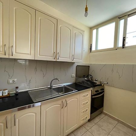 Lisus Apartment فلورا المظهر الخارجي الصورة