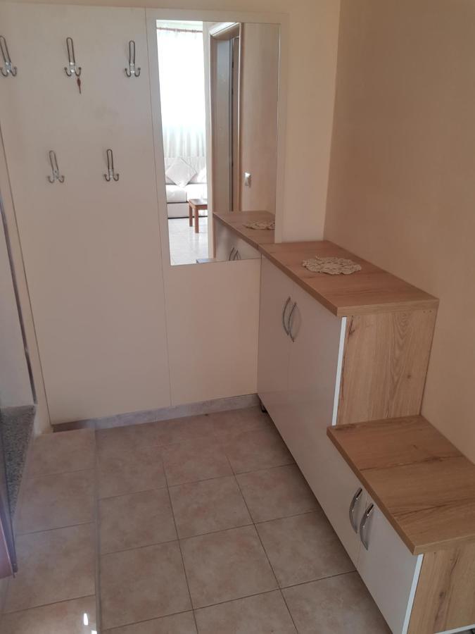 Lisus Apartment فلورا المظهر الخارجي الصورة